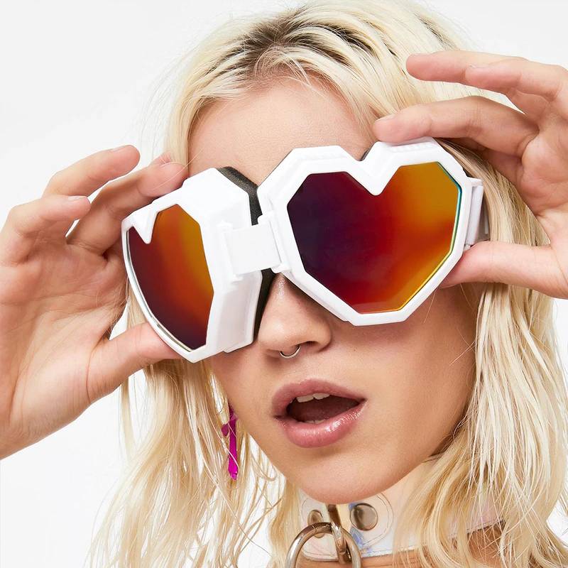 Cyberpunk Heart Shaped Goggle Sunglasses One Piece Women Sunglasses Oversized Gradient Lens Brand Designer Eyeglasses 