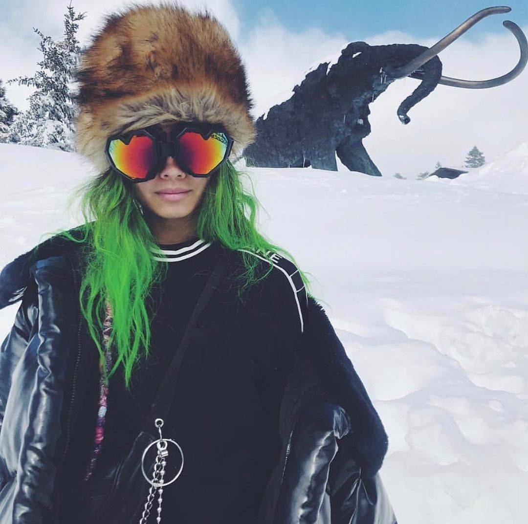 Cyberpunk Heart Shaped Goggle Sunglasses One Piece Women Sunglasses Oversized Gradient Lens Brand Designer Eyeglasses 