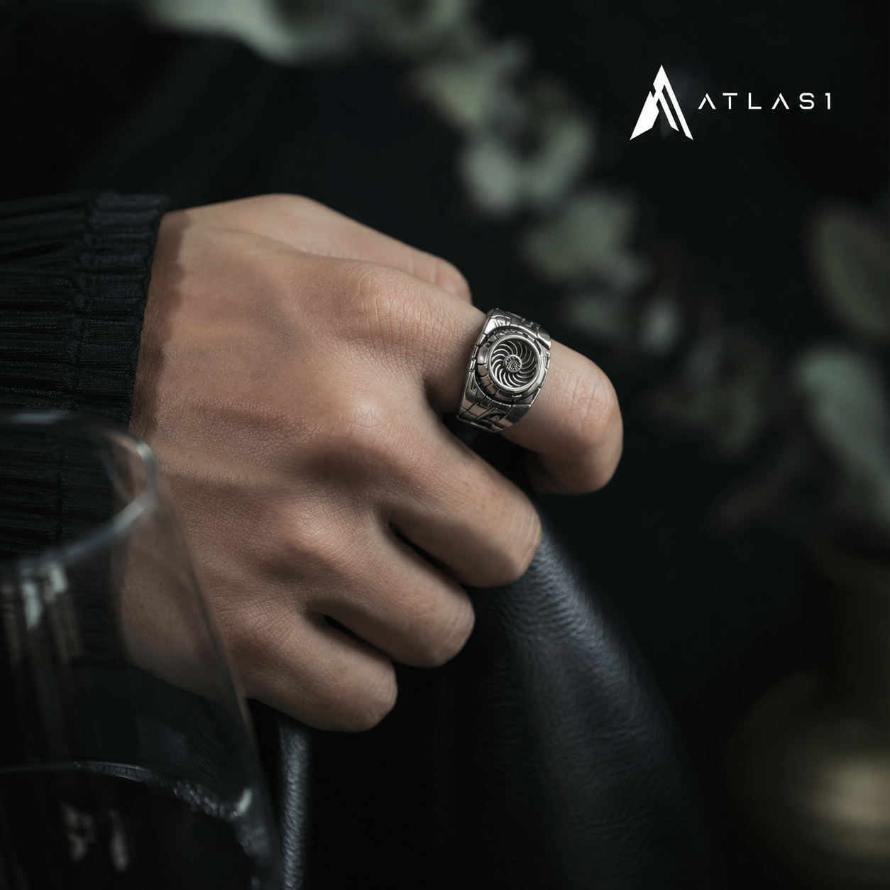 
Cyberpunk Mecha Engine Opening Finger Ring
