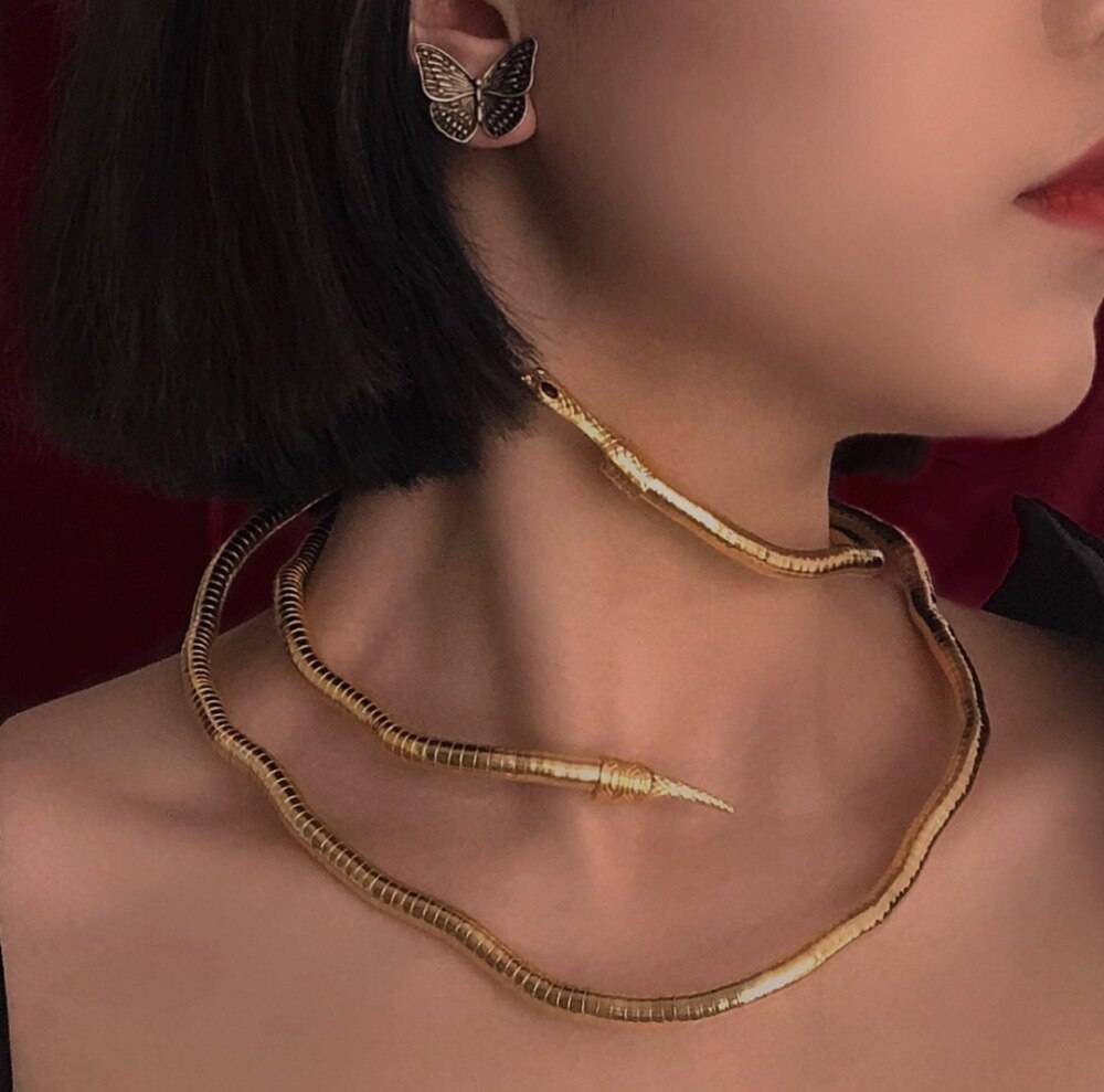 Hangzhi personality hip hop simple temperament dark style random opening snake design women necklace collar 