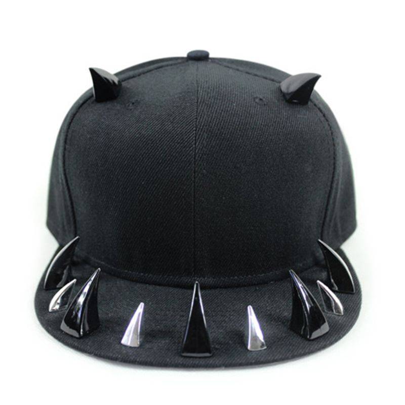 Unisex Punk Gothic Ox Horn Rivets Baseball Cap Hip Hop Street Flat-Brimmed Studs Adjsutable Snapback Hat Festival Party 