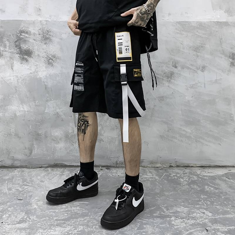 Pantalones Cortos Techwear con Correas de Contraste para Hombre — Detalles distintivos de la correa