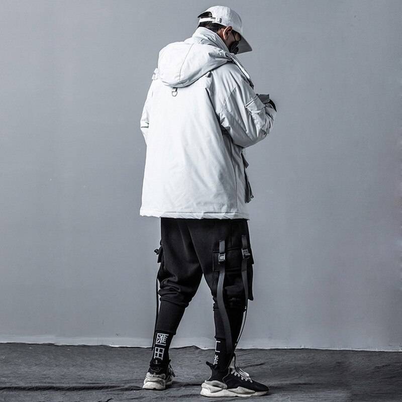 Herren Techwear Multi-Pocket Winterjacke — Reißverschluss als funktionales Detail