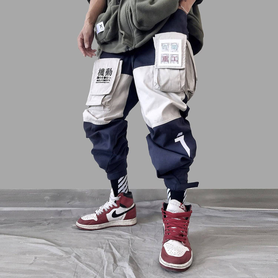 男款 techwear 街头战术工装裤 — 抽绳调节贴合度