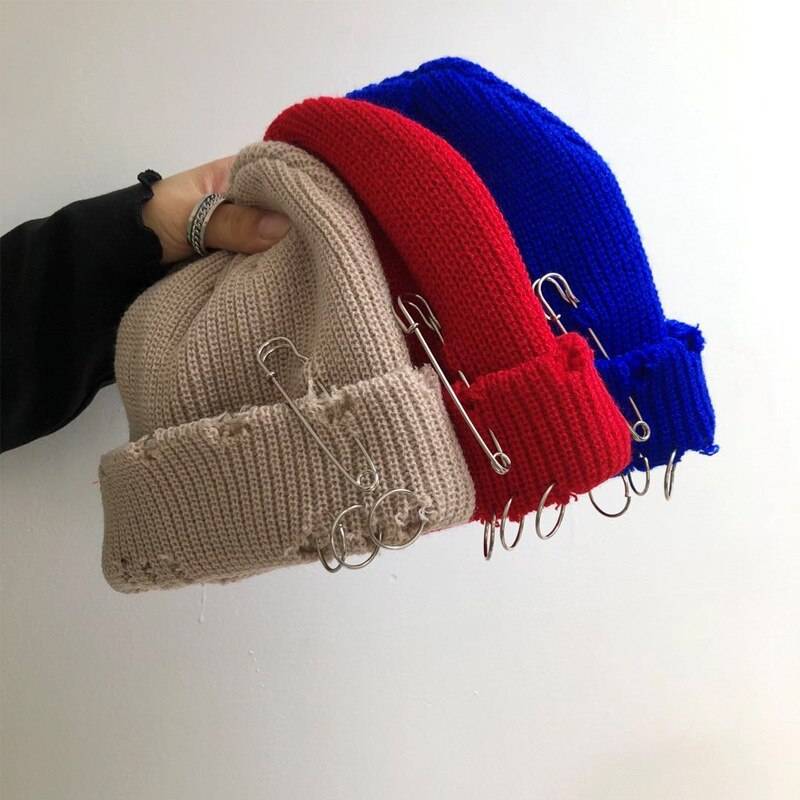 Beanie Techwear in Maglia Oversize con Spilli — Forma a berretto compatta