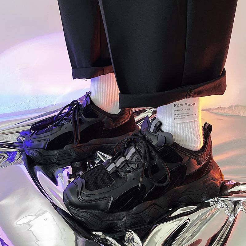 สนีกเกอร์ Techwear สำหรับผู้ชาย — การออกแบบด้านบนเป็นชั้นๆ