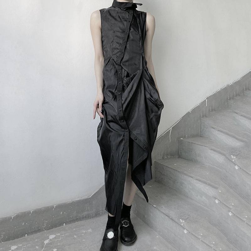 Damen Techwear Maxi-Kleid mit asymmetrischem Drapee — Asymmetrische Schnittführung