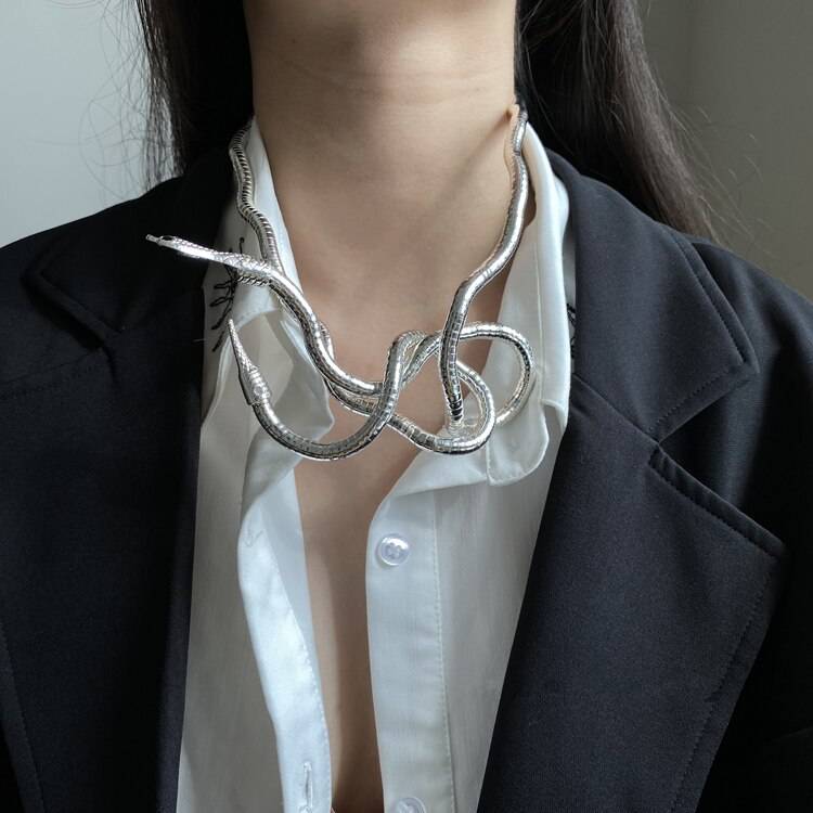 Hangzhi personality hip hop simple temperament dark style random opening snake design women necklace collar 11