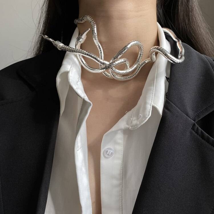 Hangzhi personality hip hop simple temperament dark style random opening snake design women necklace collar 9
