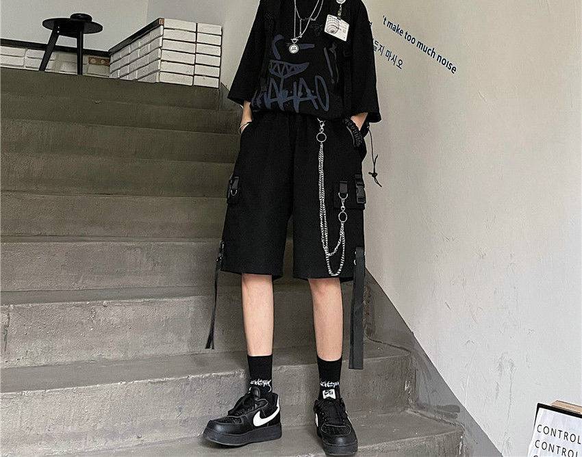 Men8217s Oversized Techwear Style Shorts with Chains